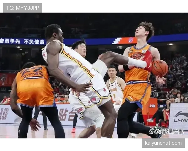 篮球比赛中违体犯规的判定标准解析